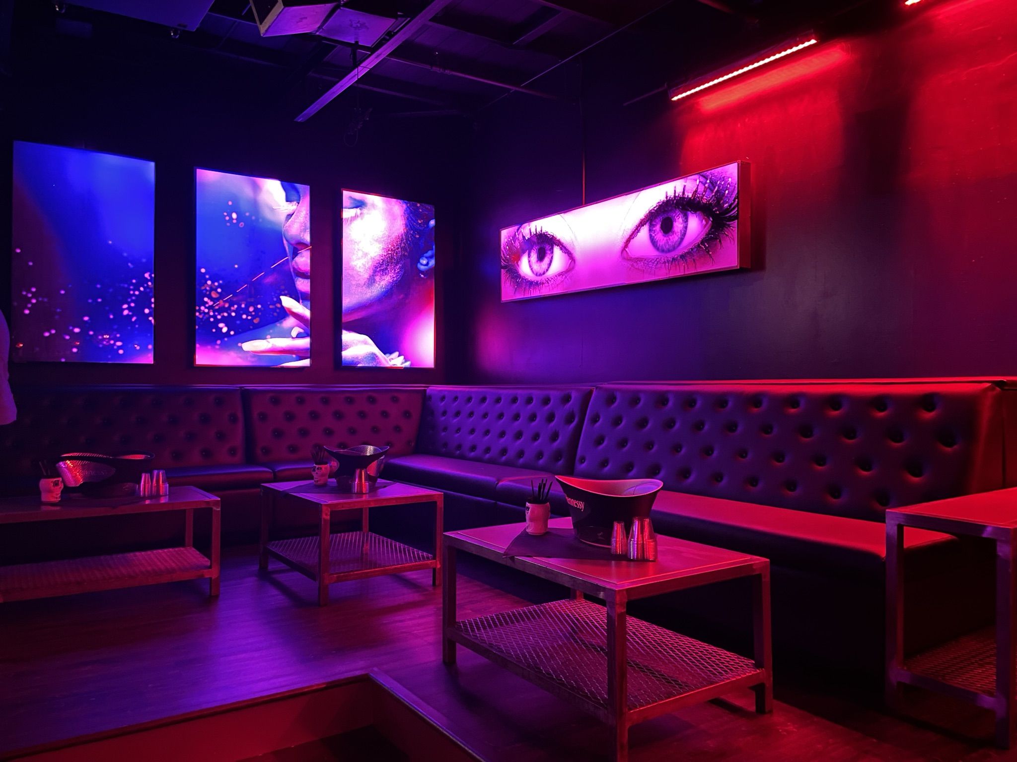 MODULAR LINEAR couch