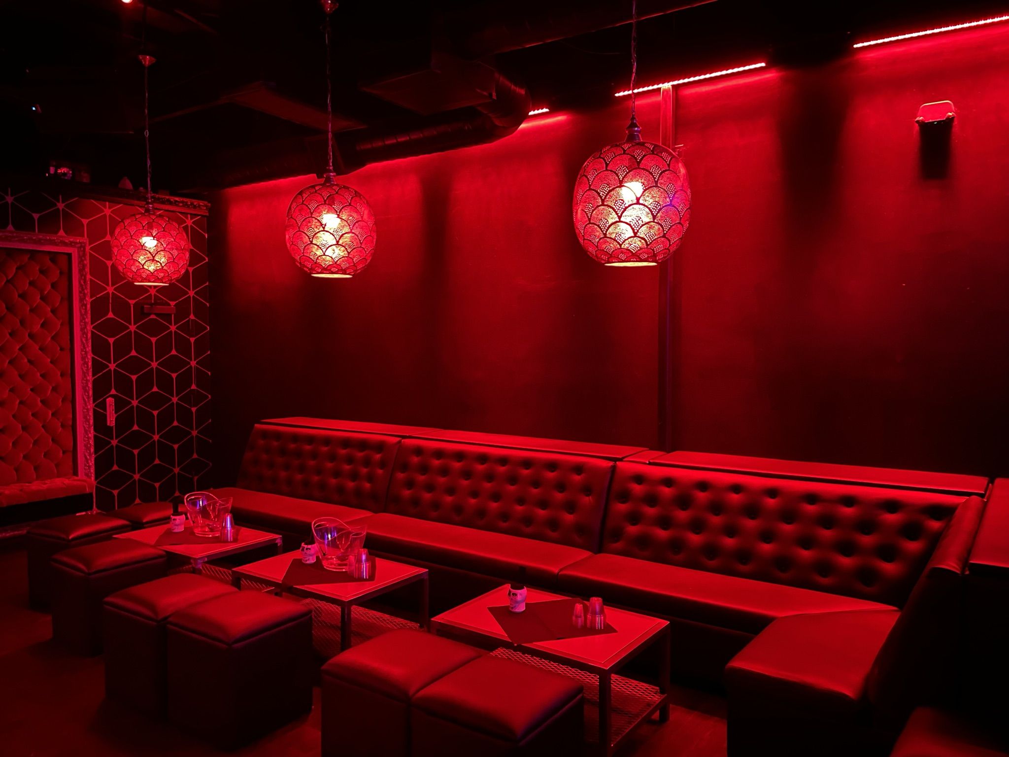 MODULAR LINEAR couch red